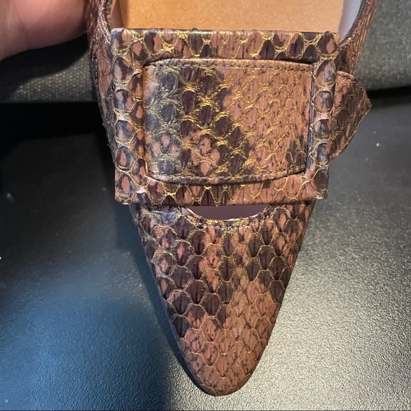 Manolo Blahnik Kitten Heel Pump - Picture 5 of 5